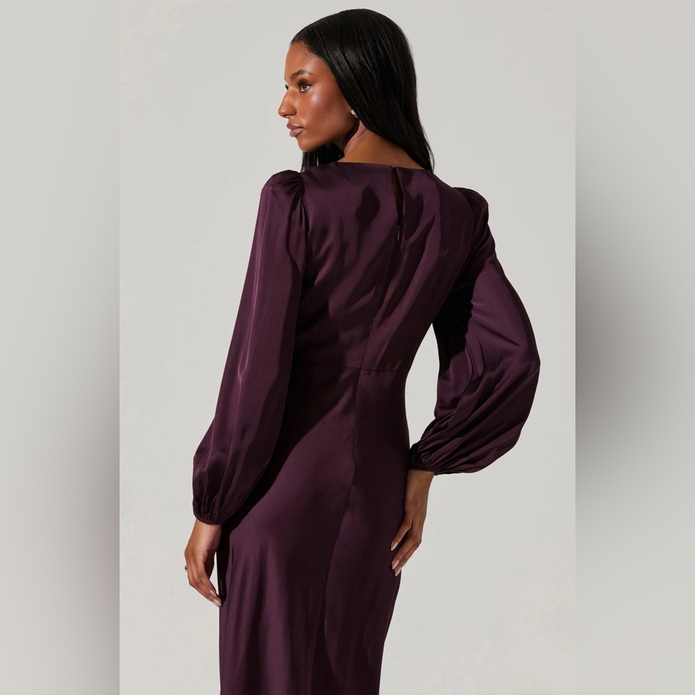 ASTR the Label - NWOT Elegant Purple Long Sleeve Dress (Size XL) (Lot 9 Item 06) - Picture 5 of 6